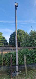 Twee lichtmasten 7 meter, incl. breedstralers, Ophalen, Gebruikt, Aluminium, Netvoeding