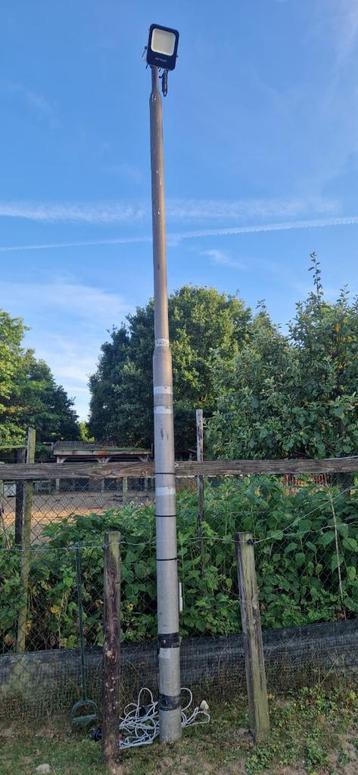 Twee lichtmasten 7 meter, incl. breedstralers beschikbaar voor biedingen