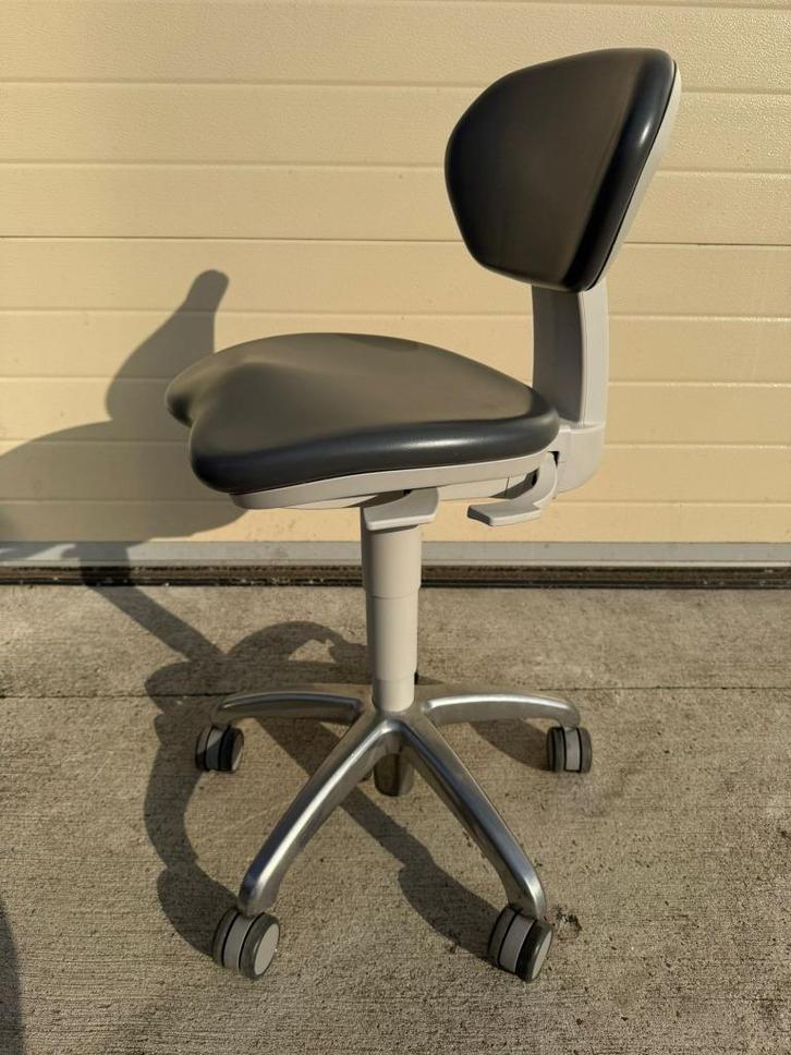 Tandarts l KaVo grijs l Tandarts stoel l assistente stoel, Huis en Inrichting, Krukjes, Zo goed als nieuw, Kunststof, In hoogte verstelbaar