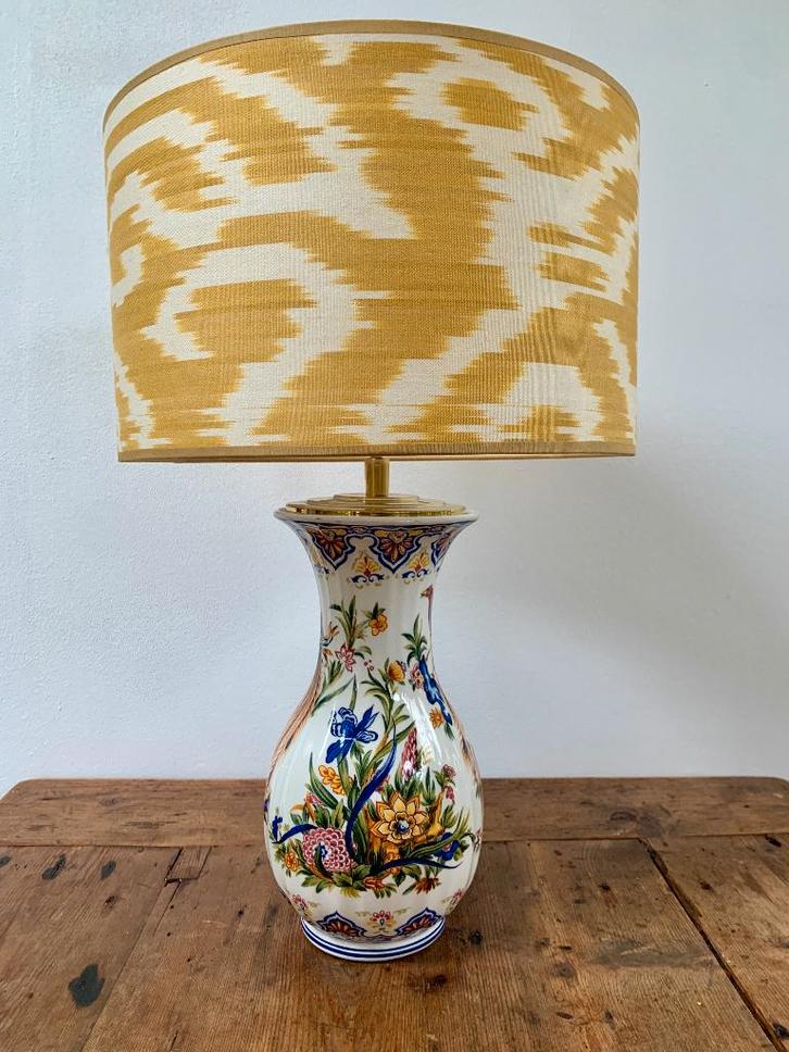 Handgemaakt schemerlamp van Ikatzijde en porselein, Huis en Inrichting, Lampen | Tafellampen, Nieuw, 50 tot 75 cm, Stof, Overige materialen