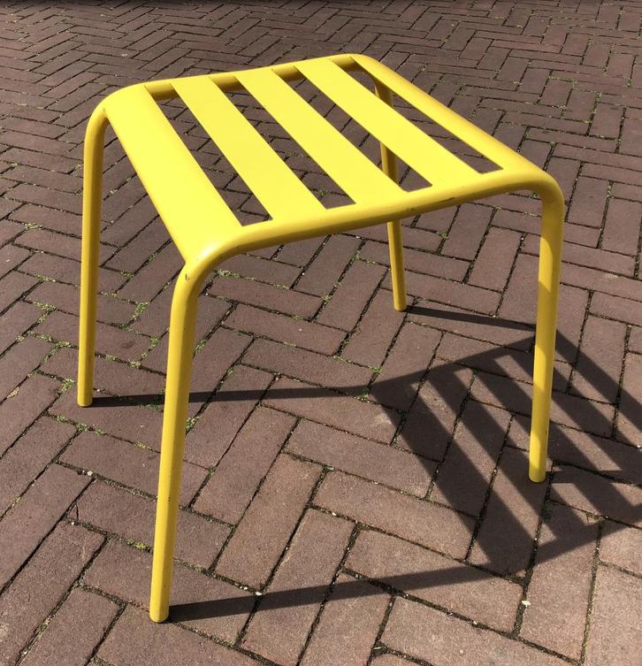 Metalen kruk tuintafeltje tuinkrukje geel opstapje, Huis en Inrichting, Krukjes, Gebruikt, IJzer, Ophalen