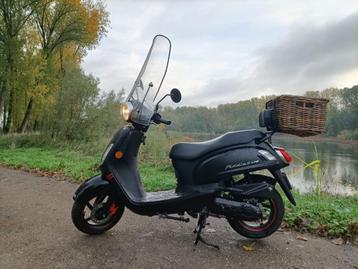 Zeer mooie Sym Fiddle 2 Bouwjaar 2021 Km 3915 snorscooter beschikbaar voor biedingen