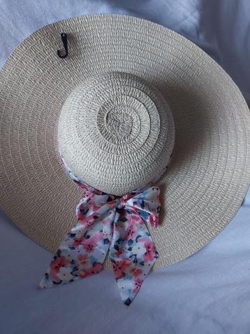 stro hoed met "bloemen strik" Nieuw !!! beschikbaar voor biedingen
