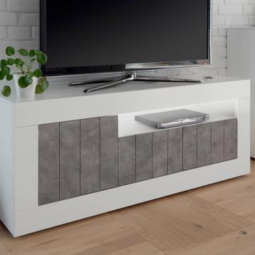Tv meubel en dressoir beschikbaar voor biedingen