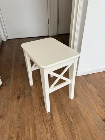 Kruk/ bijzettafel beschikbaar voor biedingen