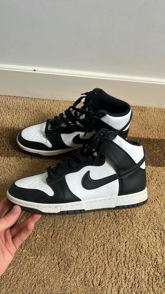 Nike Dunk High Panda maat 43, Kleding | Heren, Schoenen, Zo goed als nieuw, Zwart, Ophalen of Verzenden