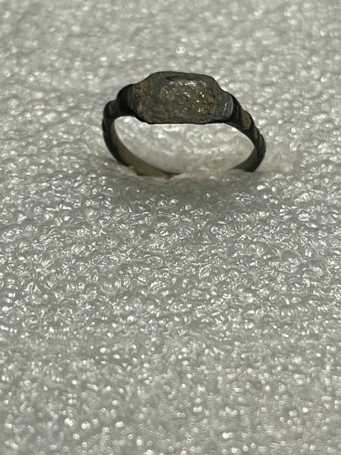 bodemvondst bronzen ring Middeleeuwen, Antiek en Kunst, Antiek | Koper en Brons, Brons, Verzenden