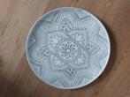 Witte keramieken met gouden tekening schaal 44,5 cm, Porselein of Keramiek, Schaal, Rond, Ophalen of Verzenden