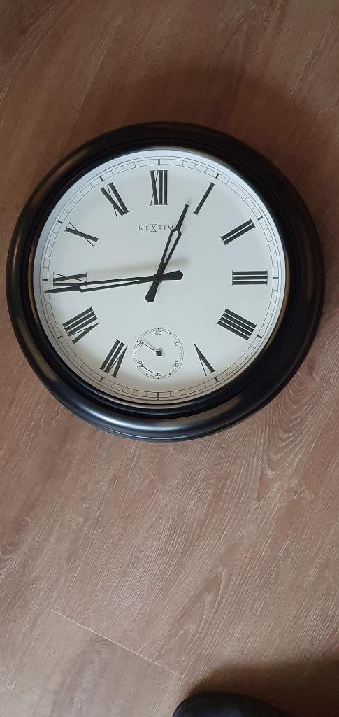 NeXtime kunststof wandklok, Huis en Inrichting, Woonaccessoires | Klokken, Nieuw, Wandklok, Analoog, Ophalen of Verzenden