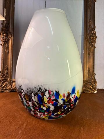 Murano-stijl Melkglazen Vaas - Confetti Design beschikbaar voor biedingen