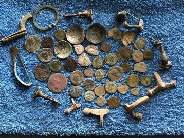 Romeins lot Munten Fibula's Zilver Schotelmunten Bodemvondst beschikbaar voor biedingen