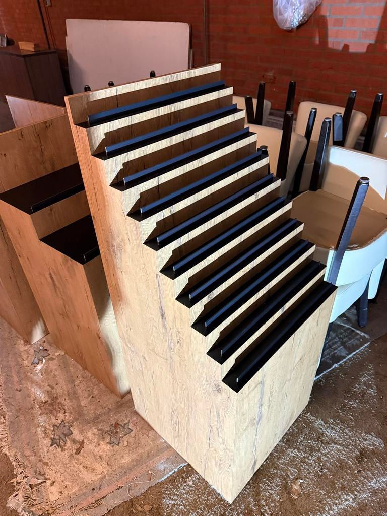 Prachrige en stijlvolle presentatiezuil voor winkel/showroom, Ophalen, Met plank(en), Minder dan 50 cm, Zo goed als nieuw