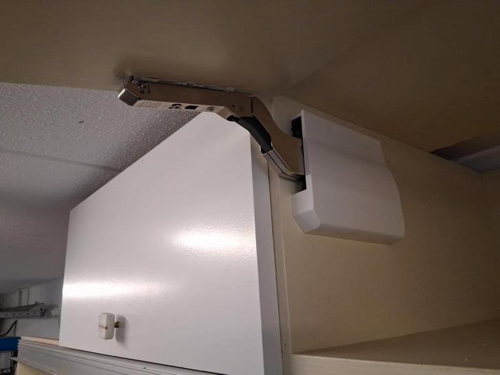 Ikea Ustrada 402.130.90 groot scharnier voor bovenkast, Doe-het-zelf en Verbouw, IJzerwaren en Bevestigingsmiddelen, Zo goed als nieuw