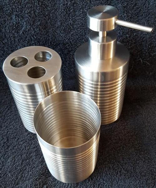 RVS design Zeepdispenser, tandenborstel houder en beker, Huis en Inrichting, Badkamer | Badtextiel en Accessoires, Nieuw, Overige typen