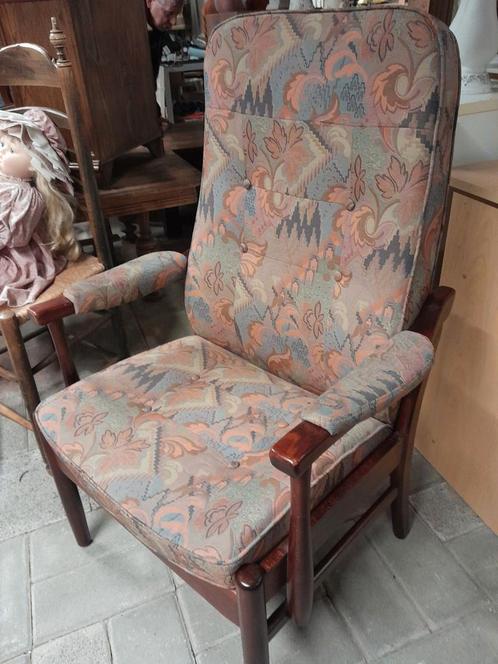 Stevige fauteuil, ideaal voor ouderen, Huis en Inrichting, Fauteuils, Gebruikt, Stof, Ophalen