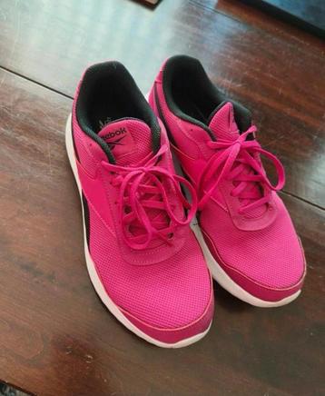 Roze sportschoenen van Reebok maat 41. IZGSt. beschikbaar voor biedingen