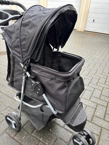 Hondenbuggy beschikbaar voor biedingen