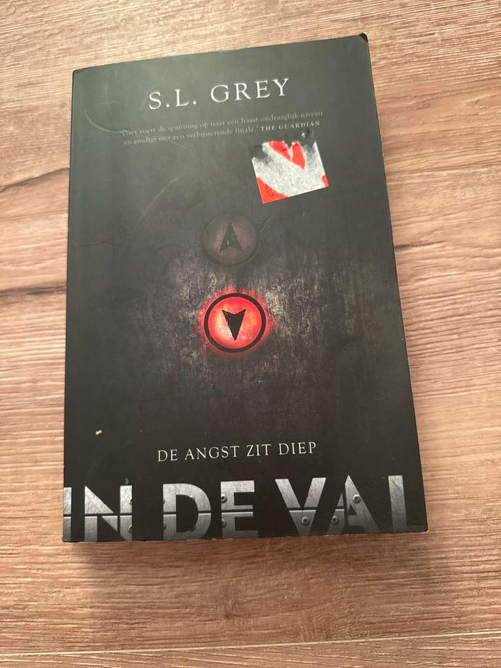 In de val - S.L. Grey, Boeken, Thrillers, Gelezen, Europa overig, Ophalen of Verzenden
