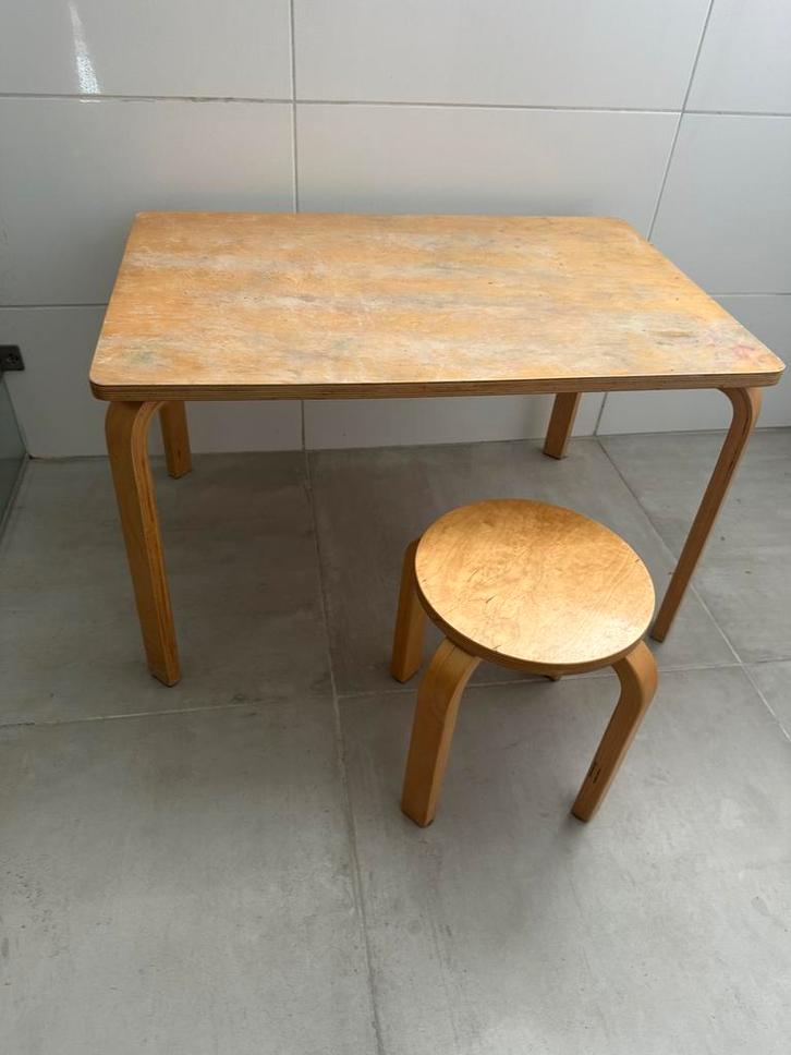 Kinderhoekje ikea frosta kinderkrukje alvar aalto design, Kinderen en Baby's, Kinderkamer | Tafels en Stoelen, Zo goed als nieuw