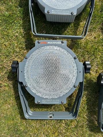 8x Multiform Multispot LS1310 incl flightcases beschikbaar voor biedingen