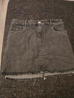Grijze denim rok met gerafelde zoom - Maat M, Maat 38/40 (M), Ophalen of Verzenden, Grijs, Boven de knie