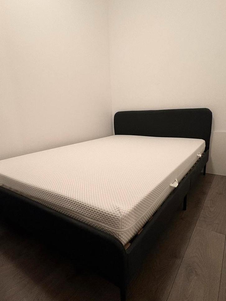 IKEA Twijfelaar bed en foammatras, Huis en Inrichting, Slaapkamer | Bedden, Zo goed als nieuw, Twijfelaar, 140 cm, 200 cm, Hout