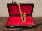 Handgemaakte miniatuur saxofoon van messing met luxe doos, Ophalen of Verzenden, Zo goed als nieuw, Overige typen, Met koffer