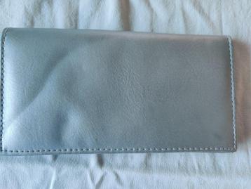 1 zilvergrijze documenthouder, 10x19 cm. beschikbaar voor biedingen