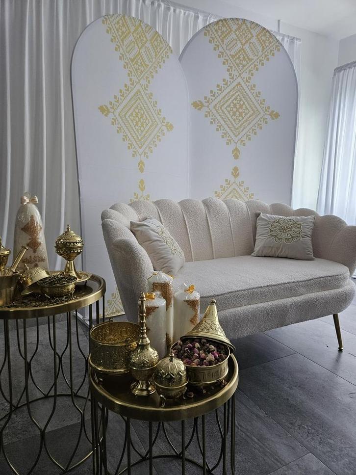 TE HUUR: Henna setting met bruidsbank goud/ wit, Hobby en Vrije tijd, Feestartikelen | Verhuur, Ophalen