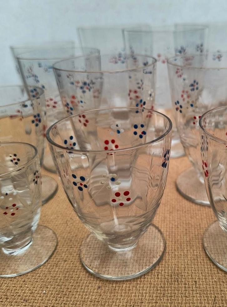 Lotje glas kristal met gravures en emaille bloemen 17 stuks, Antiek en Kunst, Antiek | Glas en Kristal, Ophalen of Verzenden