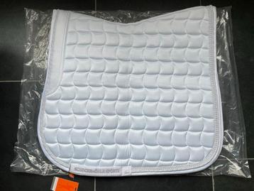 Zadeldek Schockemohle Sanya wit beschikbaar voor biedingen