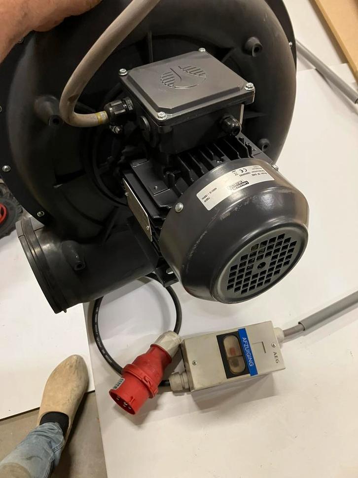 Hele mooie lincoln afzuiging 380v lasrook., Doe-het-zelf en Verbouw, Ventilatie en Afzuiging, Zo goed als nieuw, Afzuiger, Ophalen of Verzenden