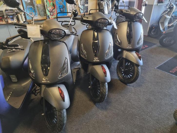 Nipponia Biq nieuw matgrijs,matzwart en rood voorraad!, Fietsen en Brommers, Scooters | Peugeot, Nieuw, Overige modellen, Maximaal 45 km/u
