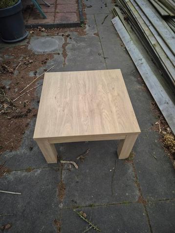 Eikenhouten Salontafel Vierkant beschikbaar voor biedingen