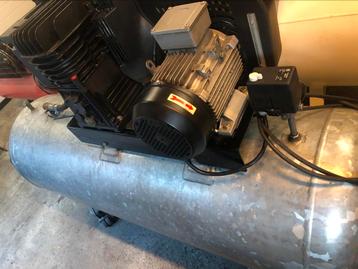 Compressor/zuigercompressor 7.5 HP/5.5 KW beschikbaar voor biedingen