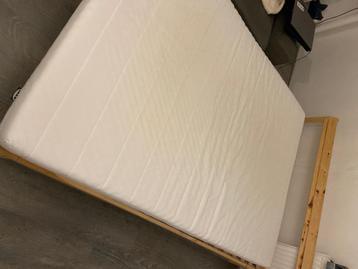 Ikea bedframe NEIDEN met matras en lattenbodems - afbeelding 1