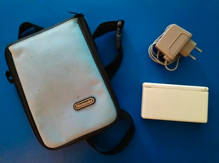 Nintendo DS Lite wit + 8 games, Spelcomputers en Games, Spelcomputers | Nintendo DS, Zo goed als nieuw, DS Lite, Wit, Met games