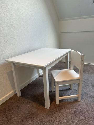 IKEA tafel en stoel Sundvik