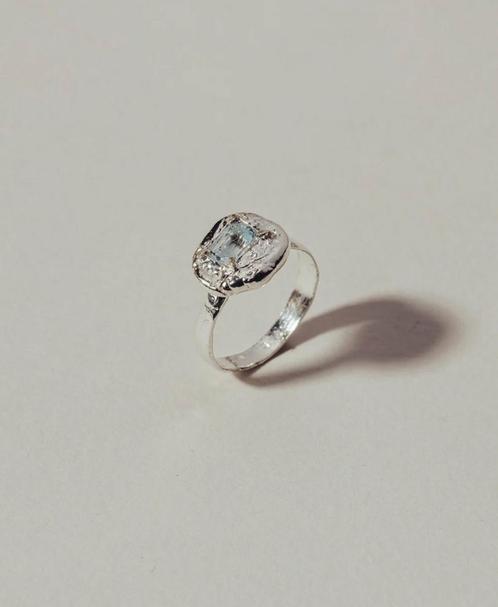 Geweldige ring met steen van By1oak, Sieraden, Tassen en Uiterlijk, Ringen, Nieuw, Dame, 18 tot 19, Zilver, Zilver, Met edelsteen