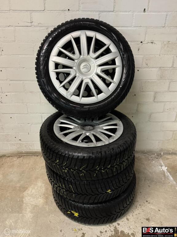 Winterset Vredestein + wieldoppen Citroen DS3 C3 ('10-'15), Auto-onderdelen, Banden en Velgen, Banden en Velgen, Winterbanden