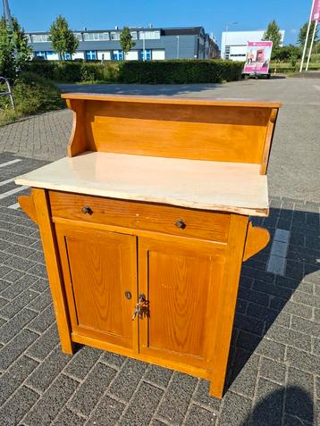Vintage Kastje & Sleutel.  beschikbaar voor biedingen