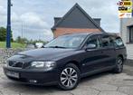 Volvo V70 2.4 Comfort Line Autom/ Trekhaak/ Clima/ NAP, Leder en Stof, 2435 cc, Zilver of Grijs, 5 stoelen