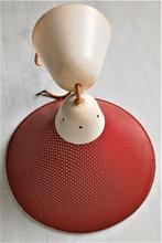 hanglamp (rood)geperforeerd  metaal in de Mategot stijl 60 s, Mategot   vintage  - Pilastro - design  -, Gebruikt, Metaal, 50 tot 75 cm