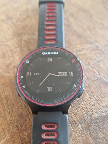 Garmin Forerunner 235 zwart met rode accenten beschikbaar voor biedingen