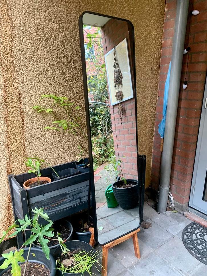 Spiegel met metalen frame en sierhouten achterkant, Huis en Inrichting, Woonaccessoires | Spiegels, Zo goed als nieuw, Minder dan 50 cm