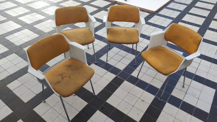 Gispen Cordemeyer stoelen, Huis en Inrichting, Stoelen, Gebruikt, Vier, Kunststof, Metaal, Stof, Wit, Ophalen