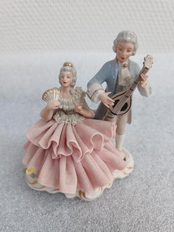 Set of 8 Dresden Lace Porcelain Figurines
 beschikbaar voor biedingen