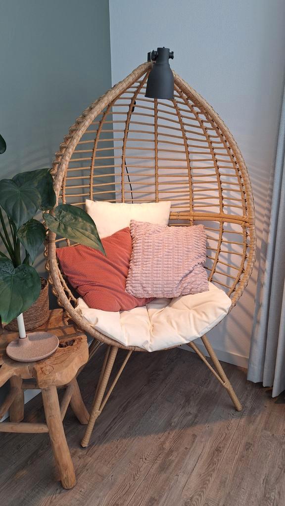 Xenos Ei Stoel - Rotan Hangstoel, Huis en Inrichting, Stoelen, Gebruikt, Eén, Riet of Rotan, Bruin, Ophalen