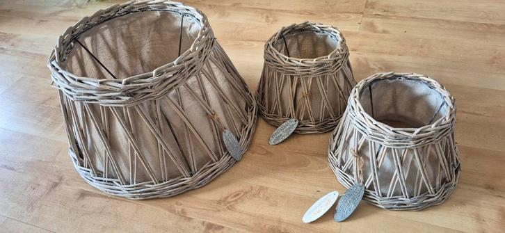 9 x Rieten Lampenkappen  Countryfield Stijl(TerApel/Delfzijl, Huis en Inrichting, Lampen | Lampenkappen, Zo goed als nieuw, Minder dan 25 cm