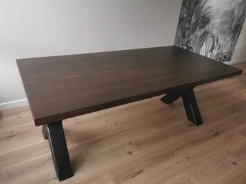 Grote eettafel met stalen kruispoten (2mx1m) Walnoot kleur beschikbaar voor biedingen